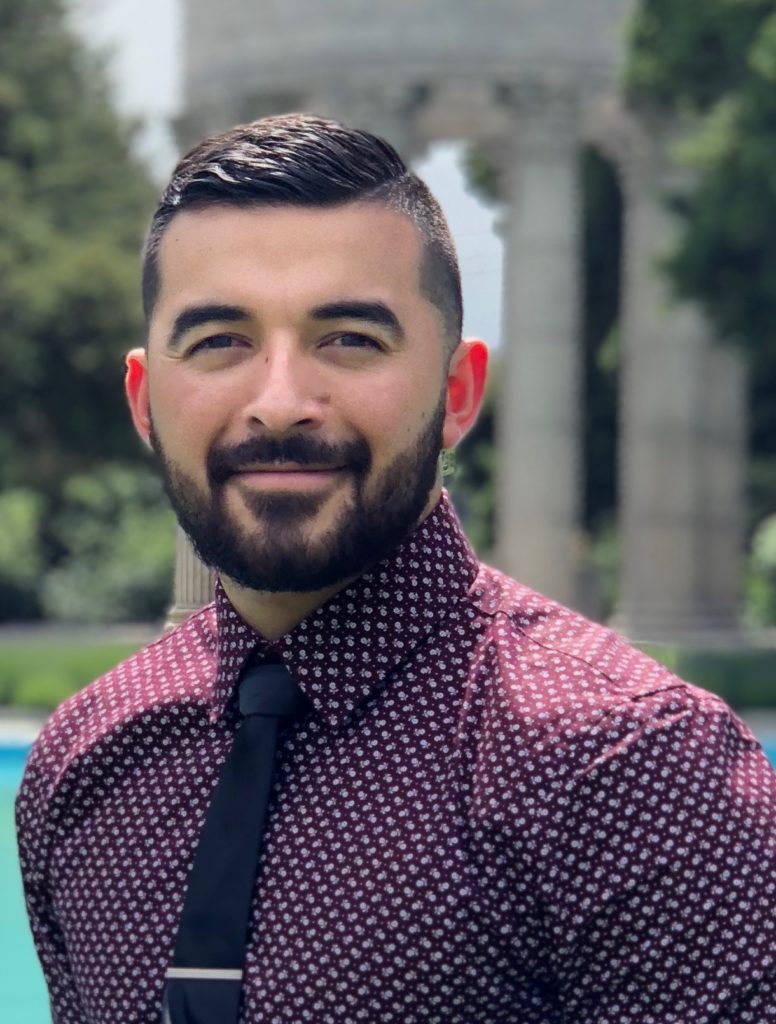 Alvarez headshot selfi loading gif